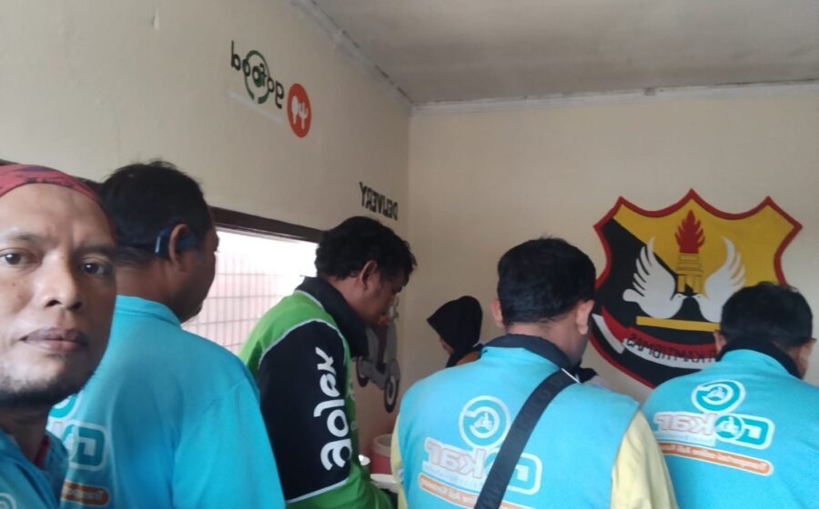 Warung Ojol Polresta Karawang Ramai Didatangi Driver GOKAR, Makan Gratis hingga Silaturahmi